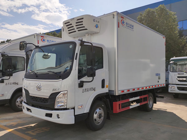 东风柳汽乘龙L2冷藏车