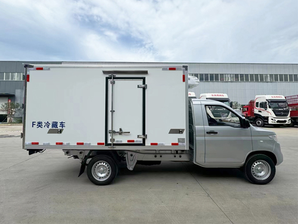 五菱荣光新卡冷藏车