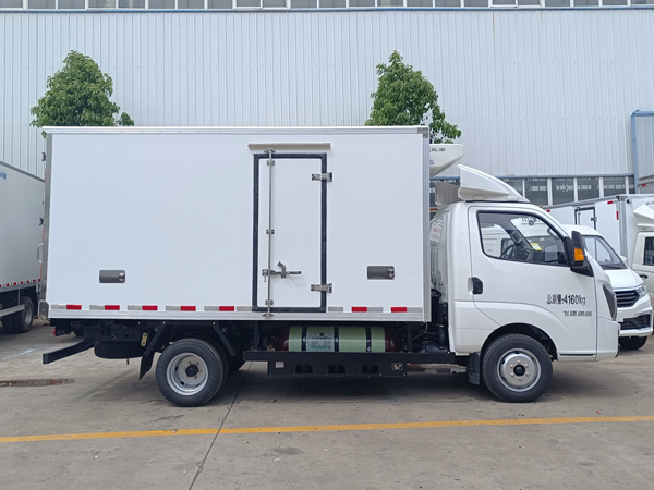 飞碟缔途天然气冷藏车