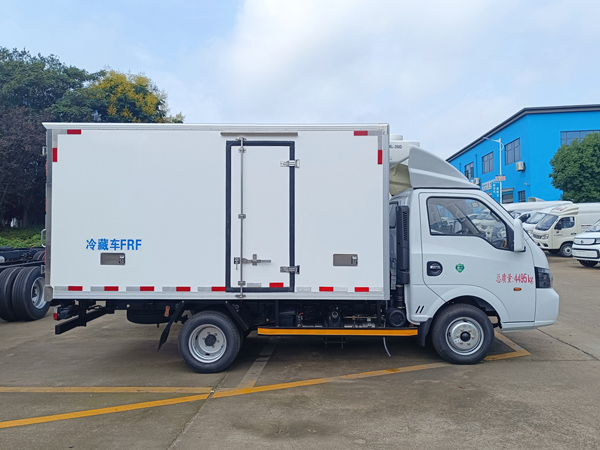 东风途逸T5冷藏车
