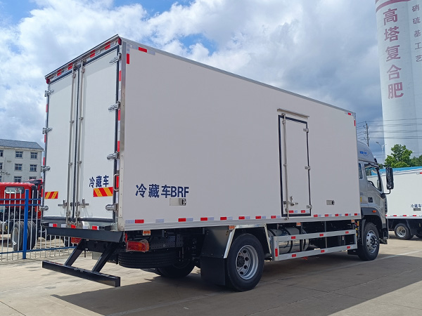 福田欧曼行星冷藏车