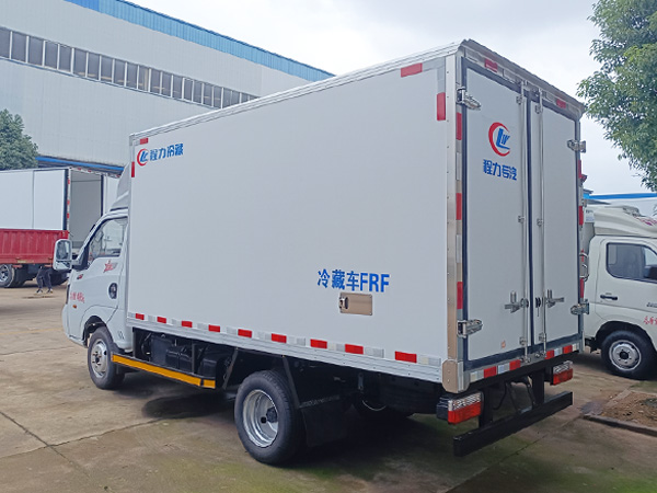 东风途逸T5冷藏车
