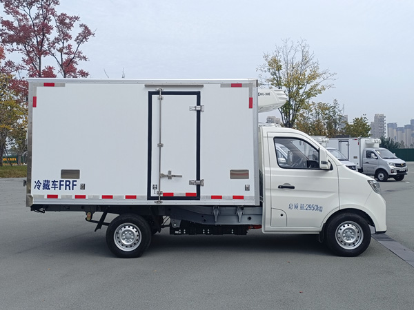 长安新豹T3 EV冷藏车