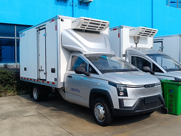 菱势黄金卡冷藏车