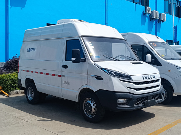 依维柯得意V35冷藏车