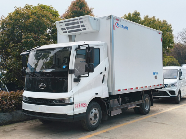 比亚迪T5DM增程式混动冷藏车