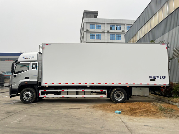 福田欧曼行星冷藏车