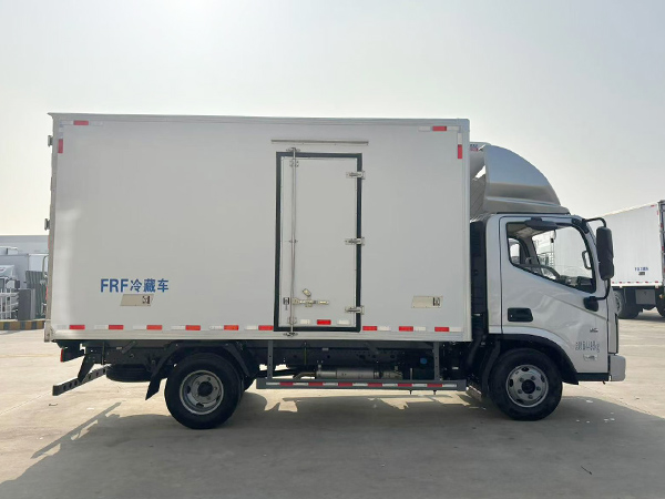 新款福田欧马可S1冷藏车