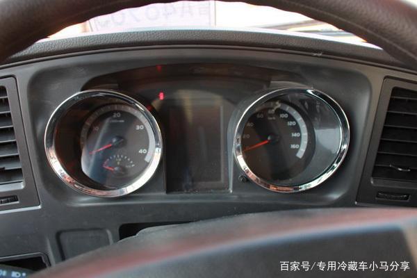 豪沃G5X驾驶室仪表盘
